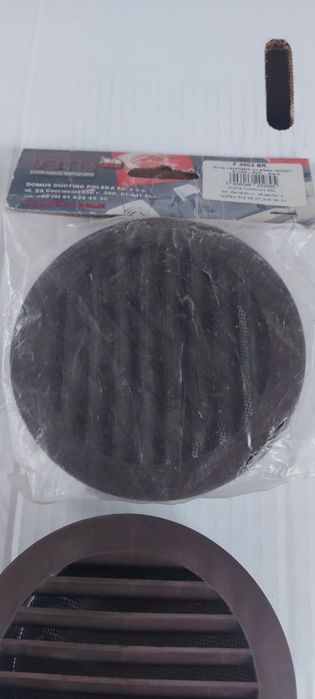 Grila de aerisire cu protecție pentru țânțari