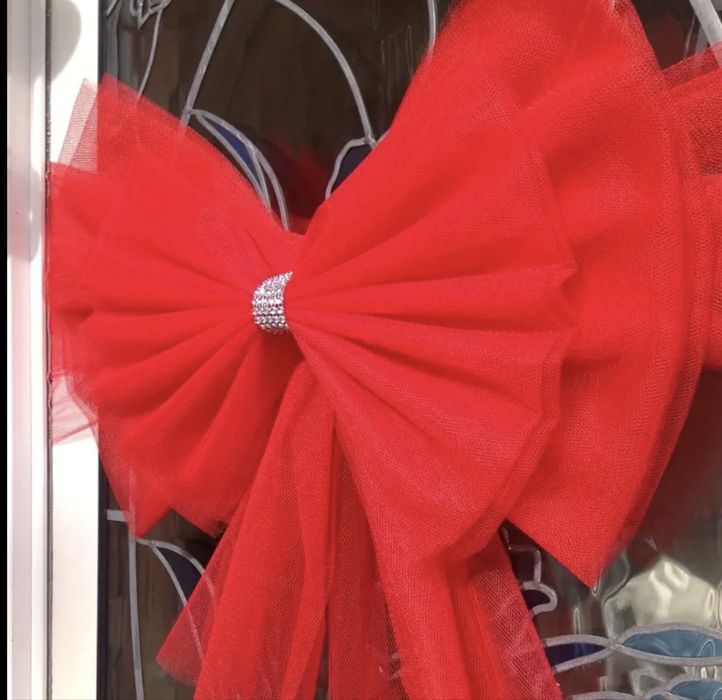 Банты на двери, мебель