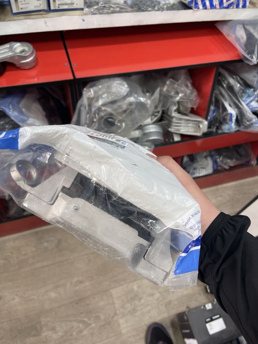 Malibu-1 Rh o’ng taraf Gm podushkasi