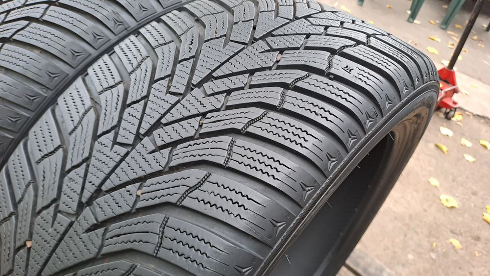 2бр. Почти Нови 225/45/18 Kumho Wintercraft WP 52