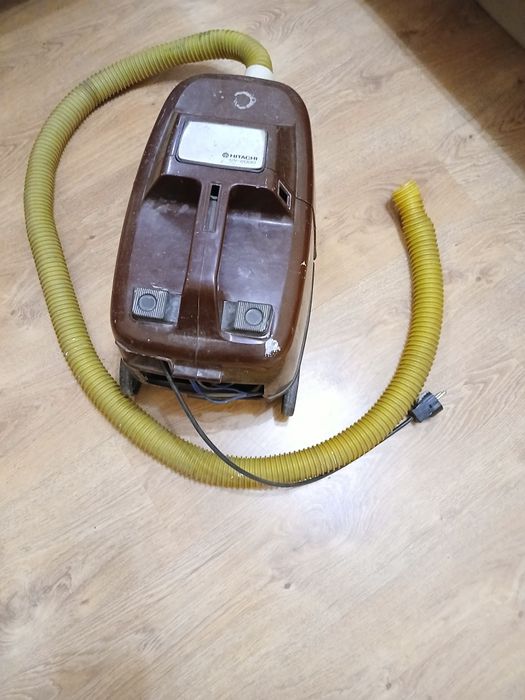 Продавам прахосмукачка Hitachi