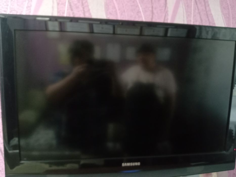 Телевизор в хорошем состоянии.