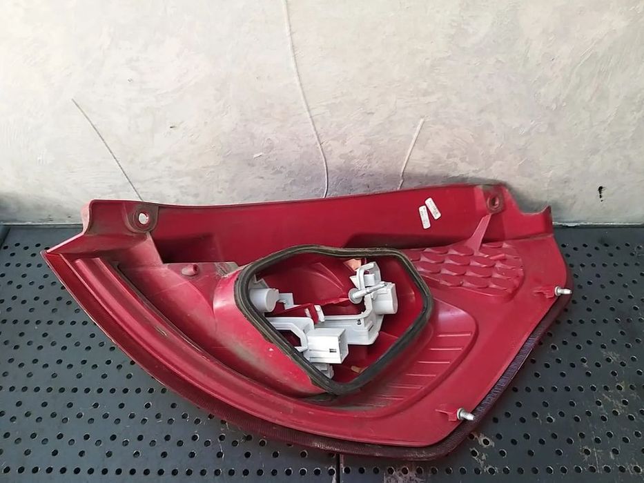 Stop tripla lampa stanga ford fiesta 6 8a6113405a