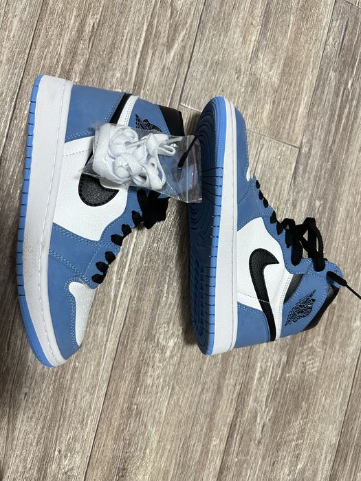 Кроссовки новые 40р