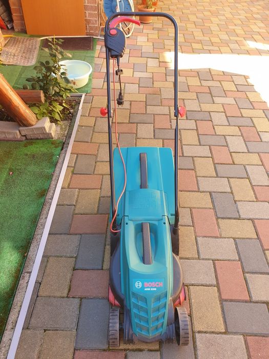 Vand masina electrica de tuns iarba Bosch