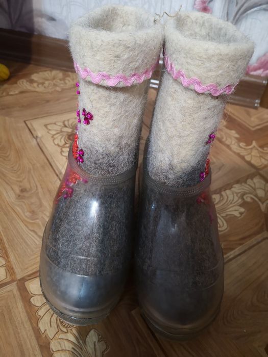 Новые валенки для девочки