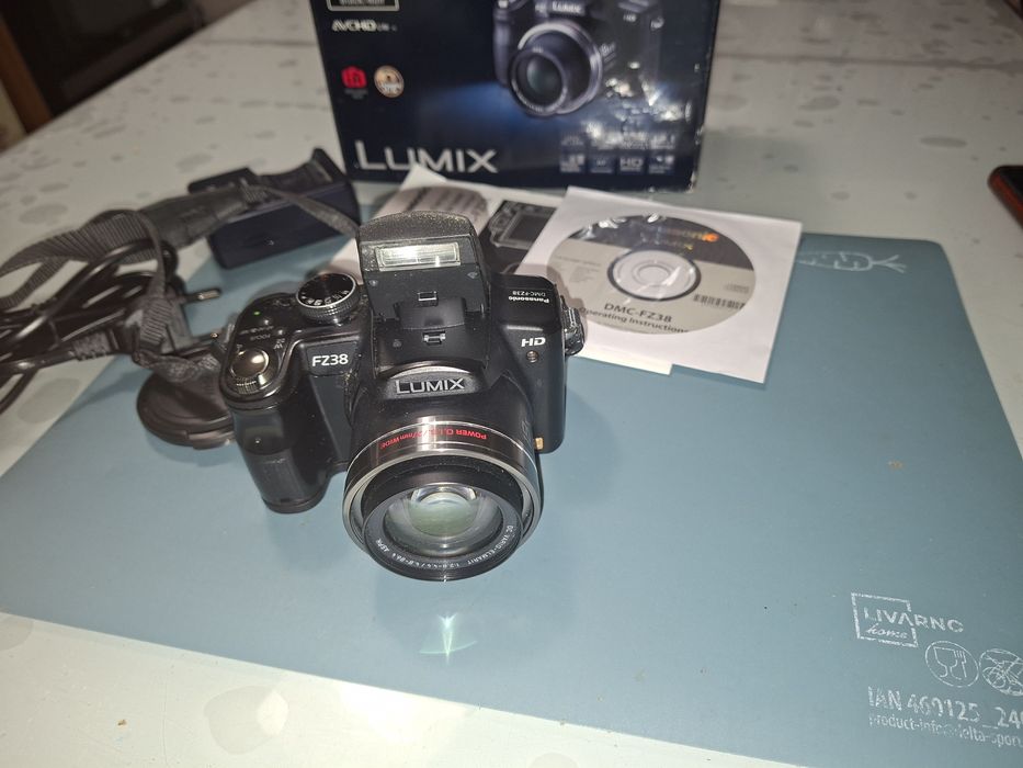 Panasonic Lumix FZ38, in cutie, funcțional,  12 MP, HD movie