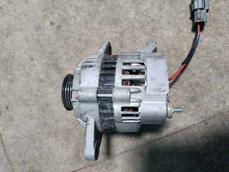 Продам генератор новый Мазда 626.