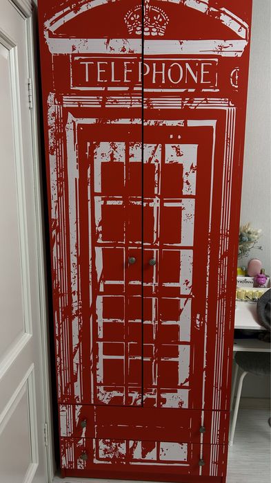 кровать с ящиками и шкаф