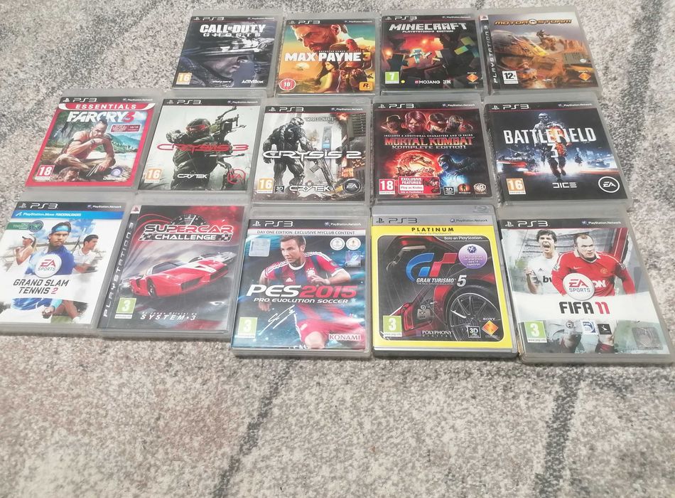 Vând PlayStation 3 Slim, în stare bună și perfect funcțional.