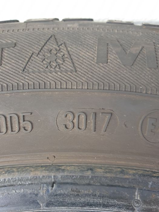 Зимни гуми 4 броя UNIROYAL MSplus 77 175 65 R15 дот 3017