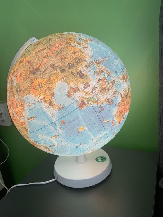 Стар светещ детски глобус