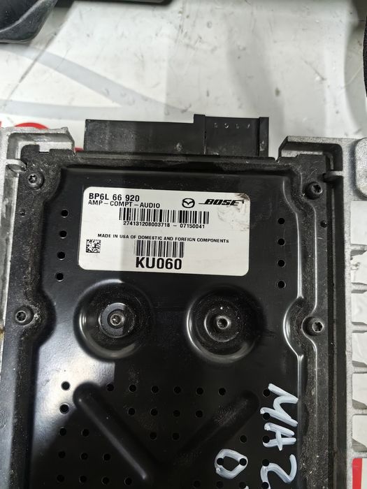 Комплект усилвател и субуфер BOSE за Mazda 3/ Мазда 3 2009г