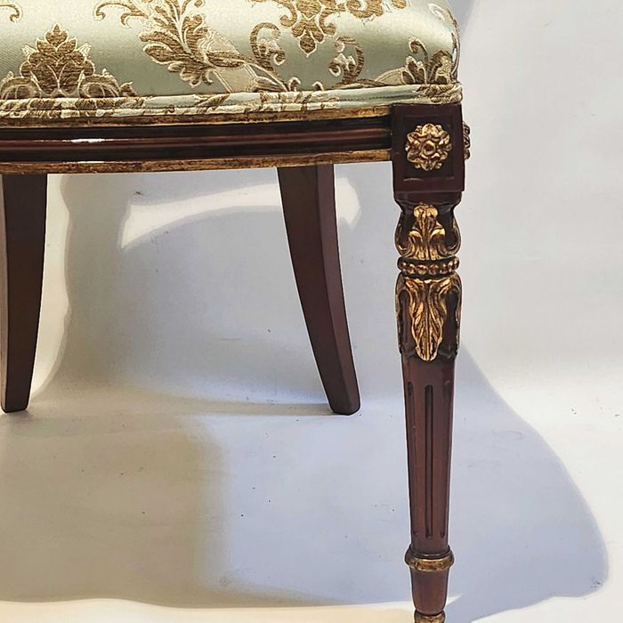 Класически стол в стил Луи XVI с дамаска в златисто и светлосиньо