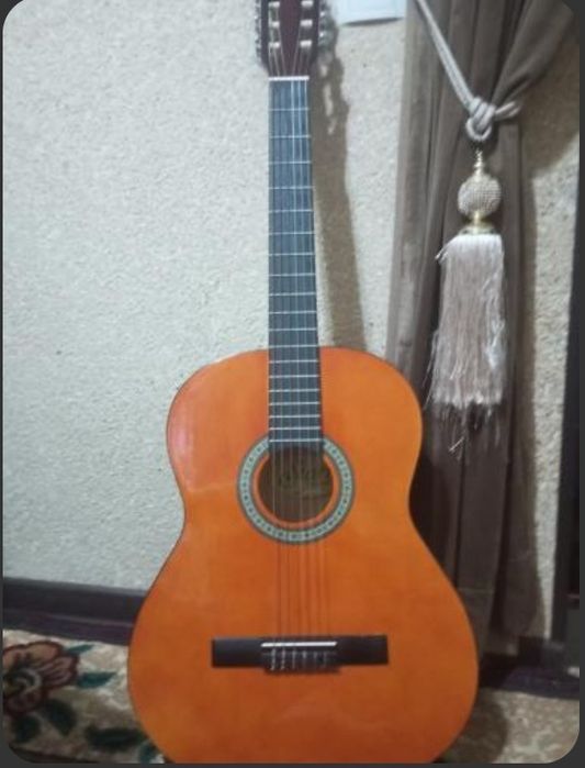 Klassik gitara sotiladi xolati ideal