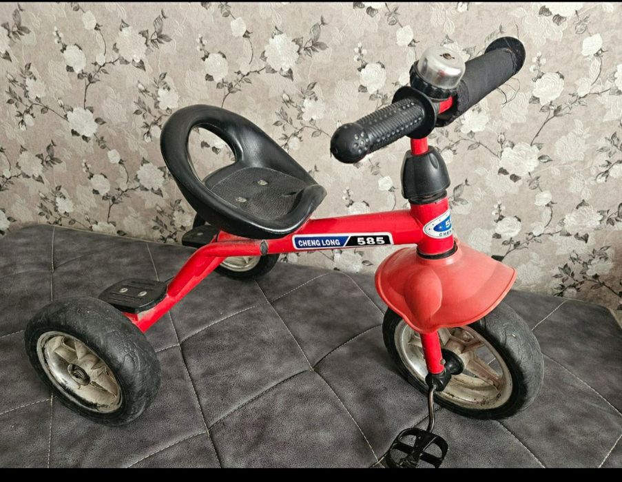 Велосипед трехколёсный .