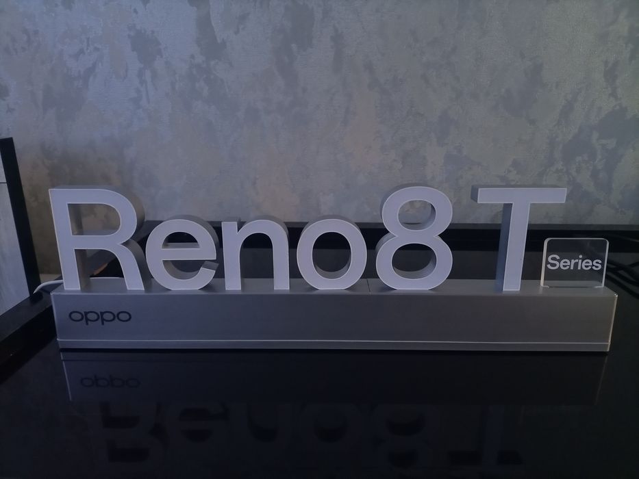 Reno 8T yozuvli yonib turuvchi aksesuar
