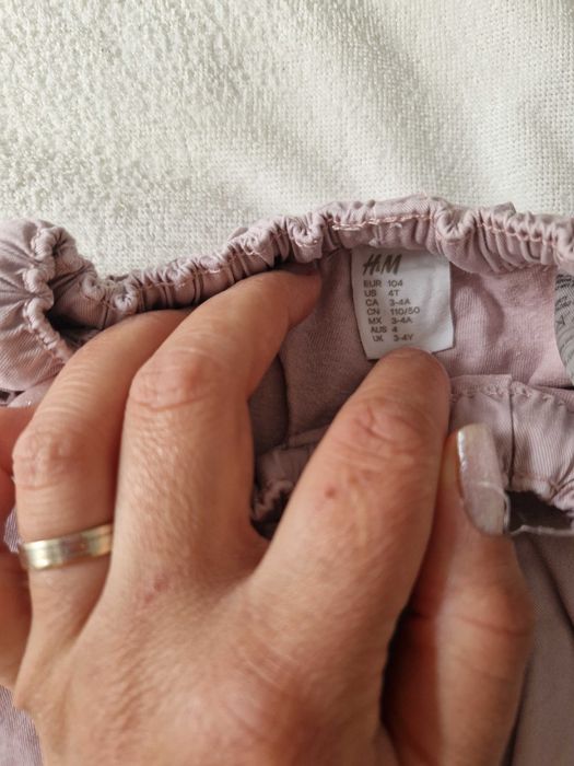 Pantaloni fete marimea 104