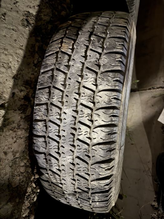 Балон 235/75R15 4шт комплект