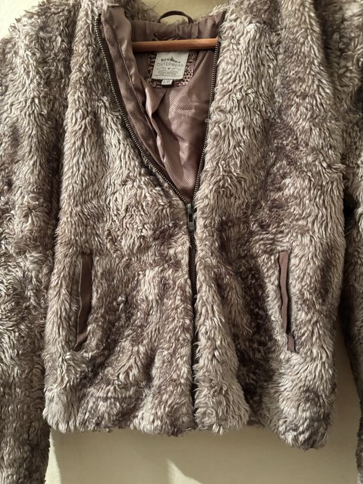 Дамско пухкаво яке с качулка Bershka