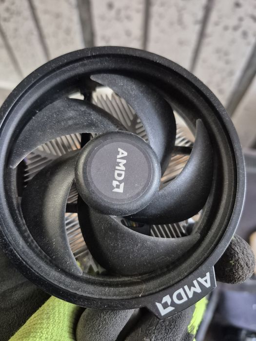 Видео карта geforce 1060 и дъно на Gigabyte