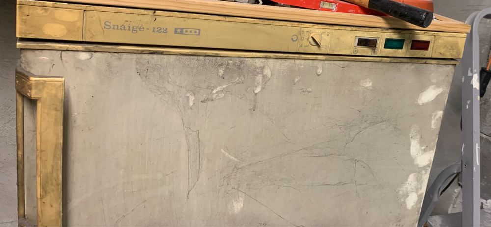 Продавам фризер Snaige-122