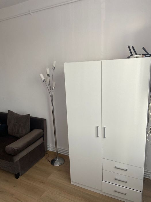 Inchiriez apartament la casa