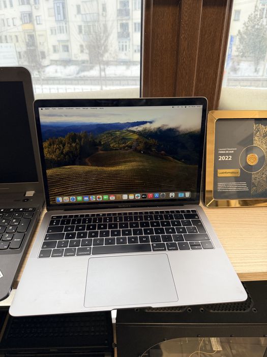Macbook air i5  An 2018  mem ram 16 giga  1250 ron