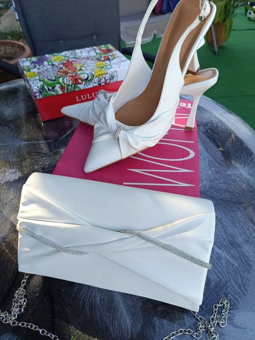 Комплект бели обувки и чанта