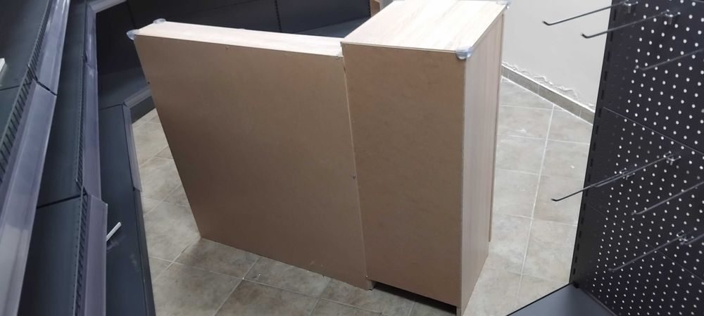 Продавам офис бюро - състояние НОВО