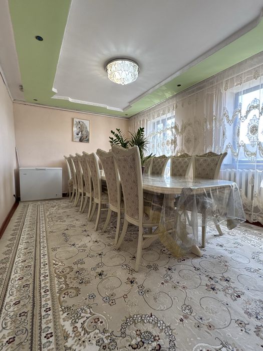 Продам стол + 18 шт стулья