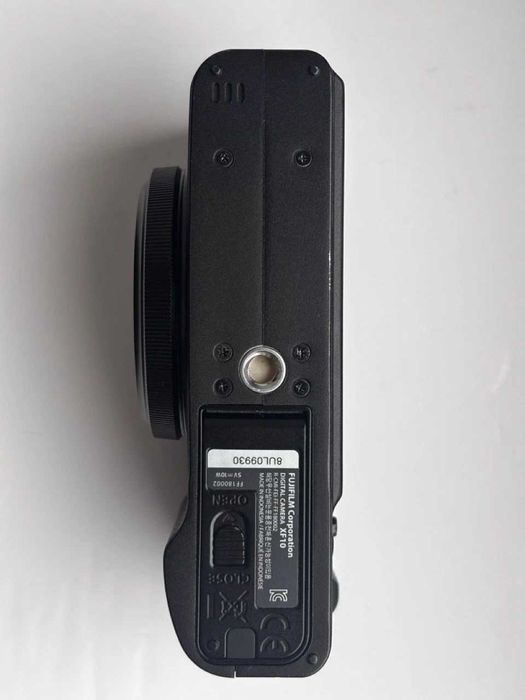 Fujifilm Fuji XF10 Black 24.2MP Digital Camera with APC-C Sensor