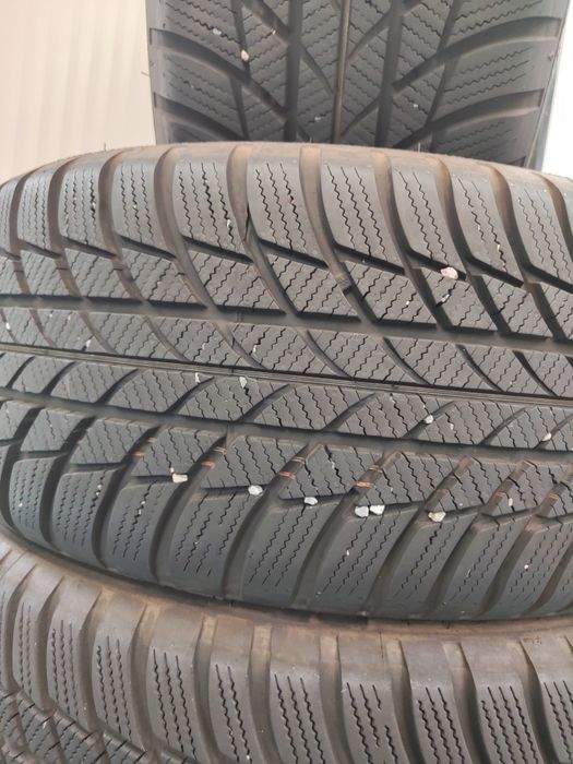 4 бр зимни 225/45/18 Bridgestone 23г