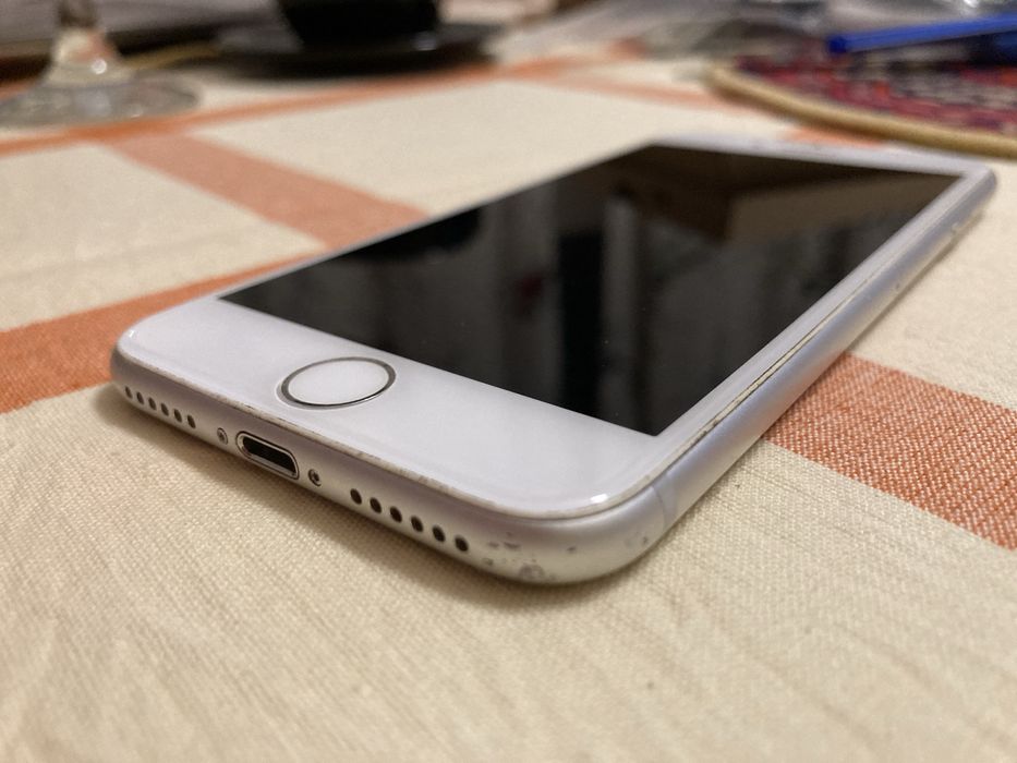 Iphone 8 64gb bateria 86% .  iPhone 8 Alb IMPECABIL