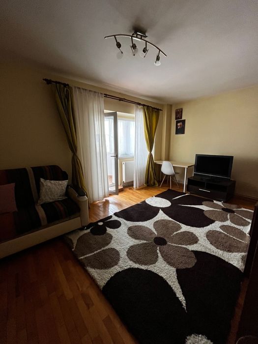 inchiriez  apartament 3 camere Nicolina 1