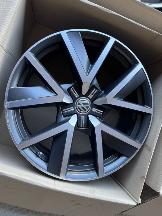 Jante VW Touareg R20Braga III CR7 Originale Fara Anvelope