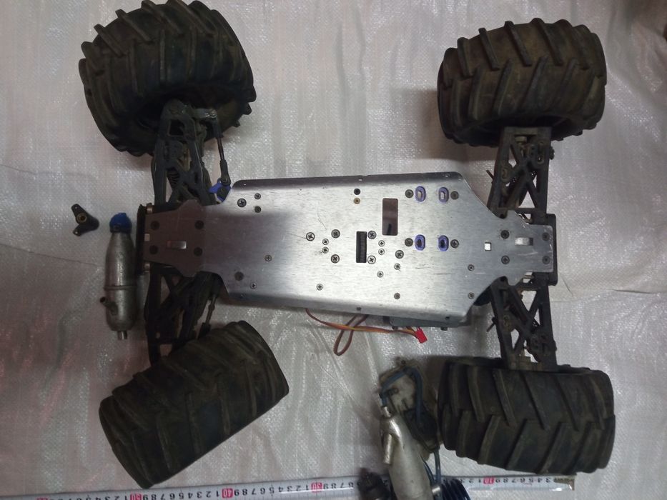 Машина на радиоуправлении с ДВС