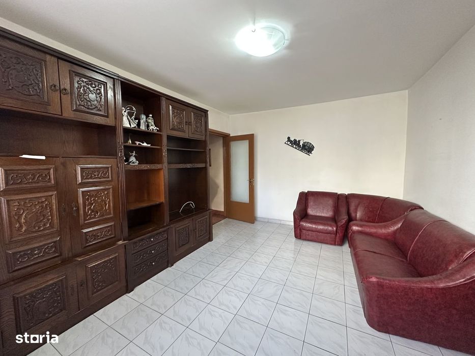 Agentia imobiliara VIGAFON vinde apartament 3 camere Malu Rosu — fotografia 3