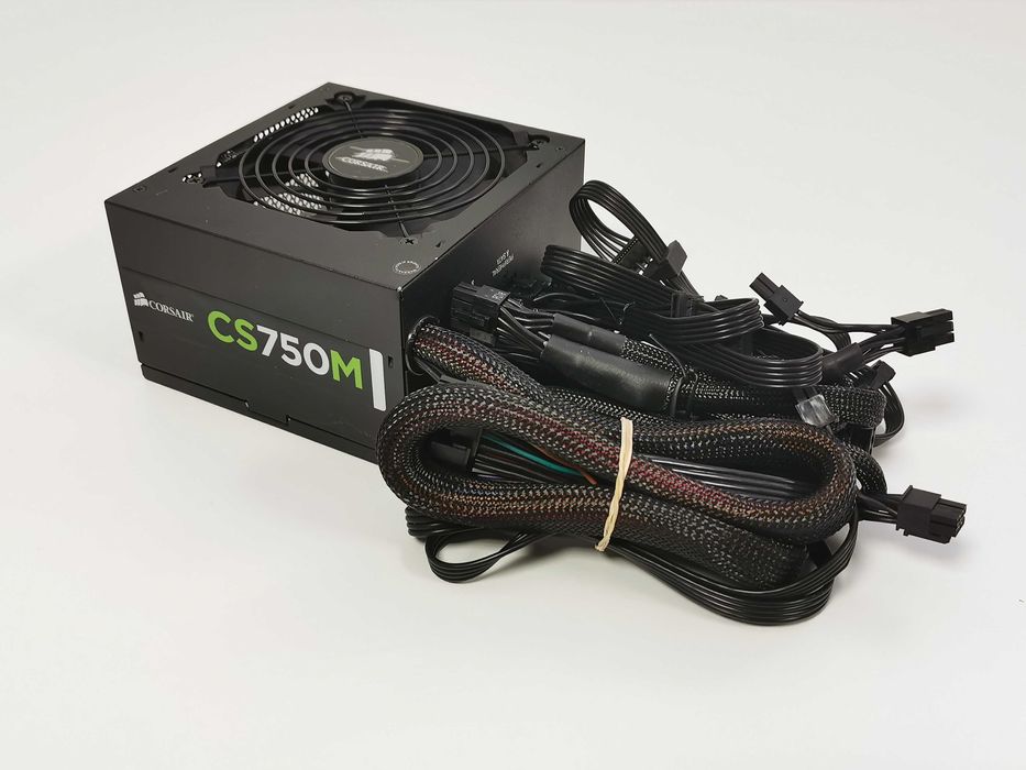 Corsair CS750M 750W полу-модулно захранване за компютър 80 PLUS Gold