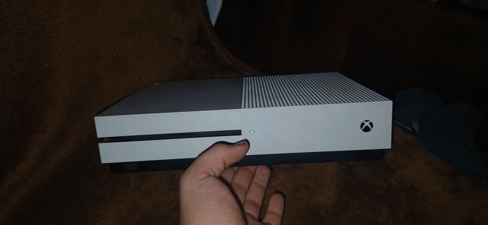 Vînd x box de 1t