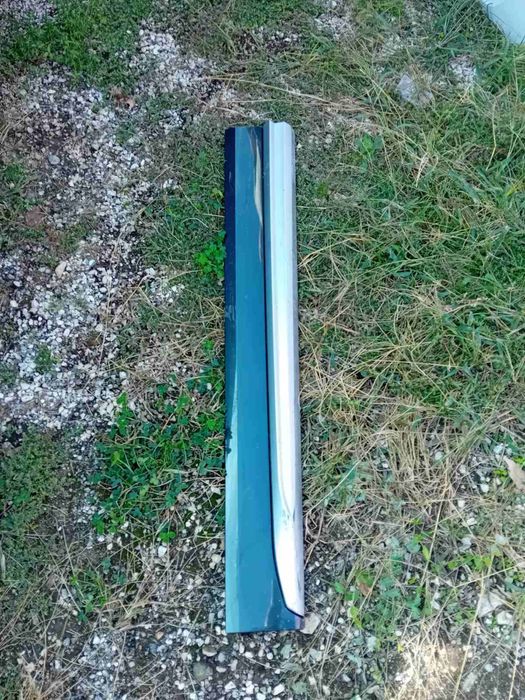 Лява лайсна за шофьорска врата Audi Q5