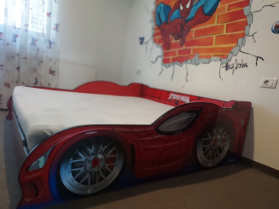 Pat masina Spider-Man, dimensiuni 160×160 cu saltea din spuma inclusa
