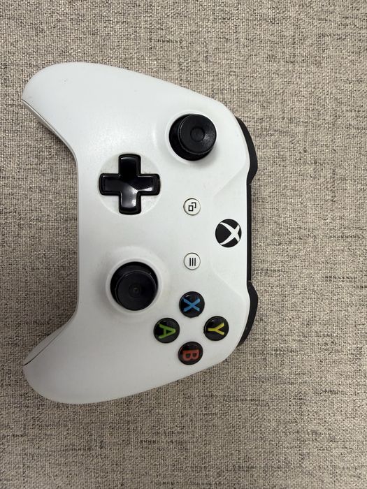 Xbox One S 500GB + 2 controllere