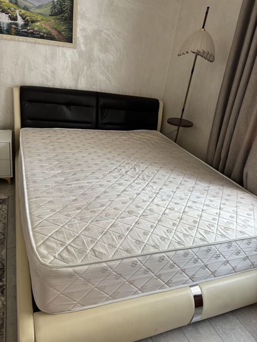 Кровать двуспальная