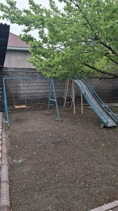 Продам детскую качелю и горку.