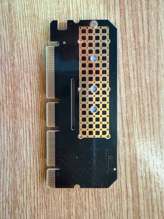 Adaptor M.2 NVMe la PCIe x16 – Perfect funcțional