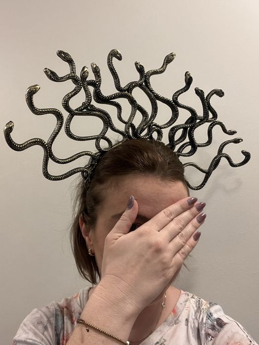 Тиара на Горгона Медуза в черно и златисто