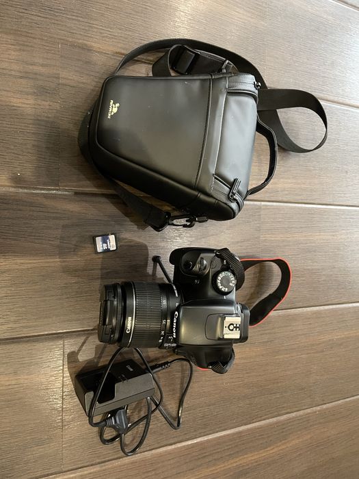 Фотоапарта Canon EOS 1100D и oбектив 18-55mm