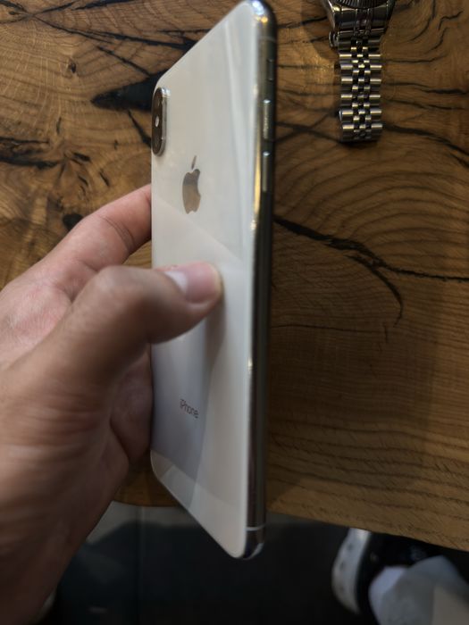 Продам iPhone Xs Max