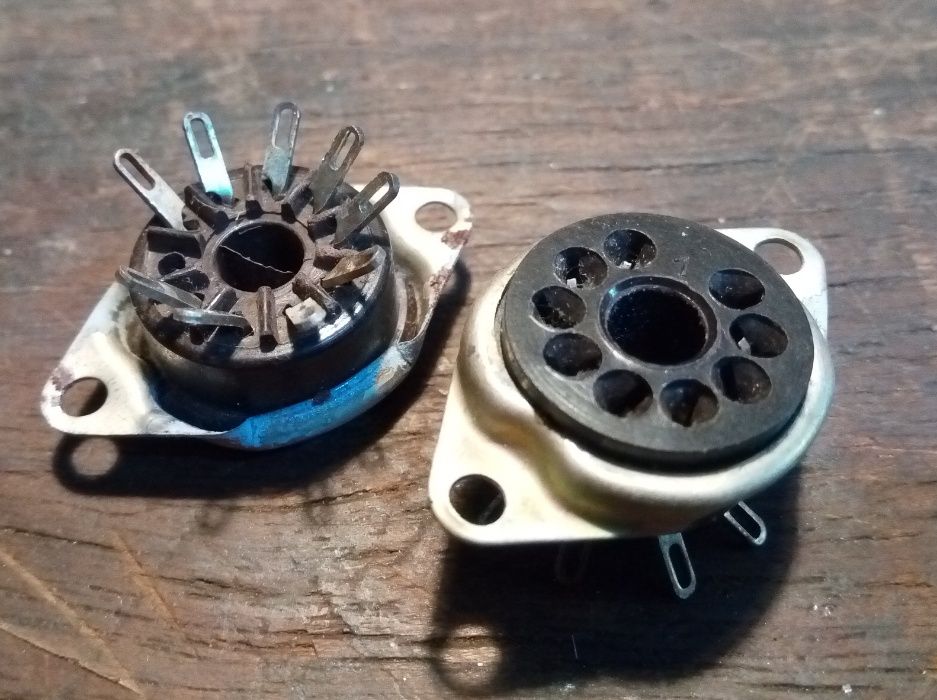 8 Socluri novale pentru tuburi electronice, noi (NOS)